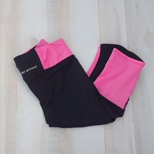 4/$25 Under Armour Small Capri Heat Gear